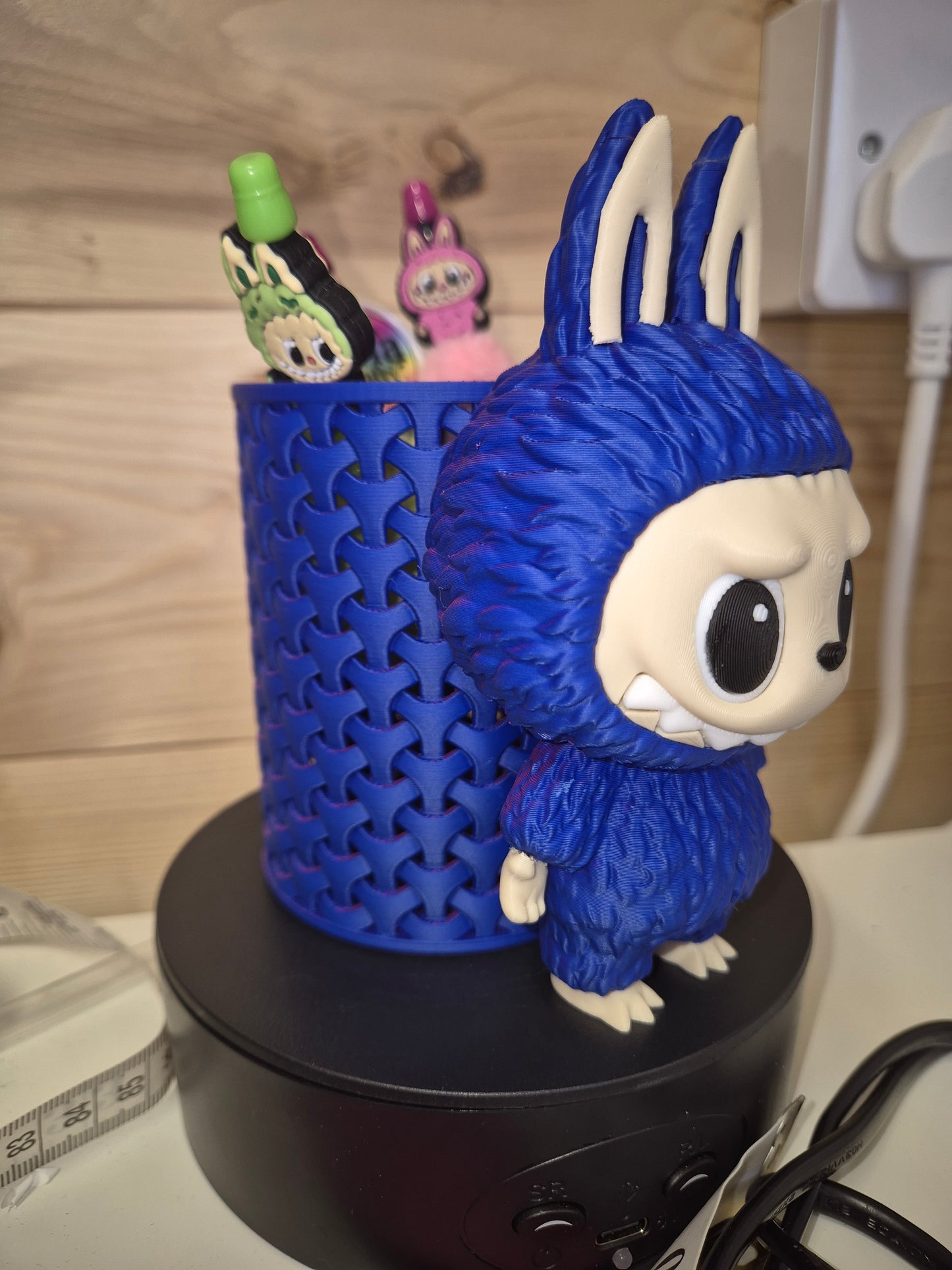 Labubu pen pot
