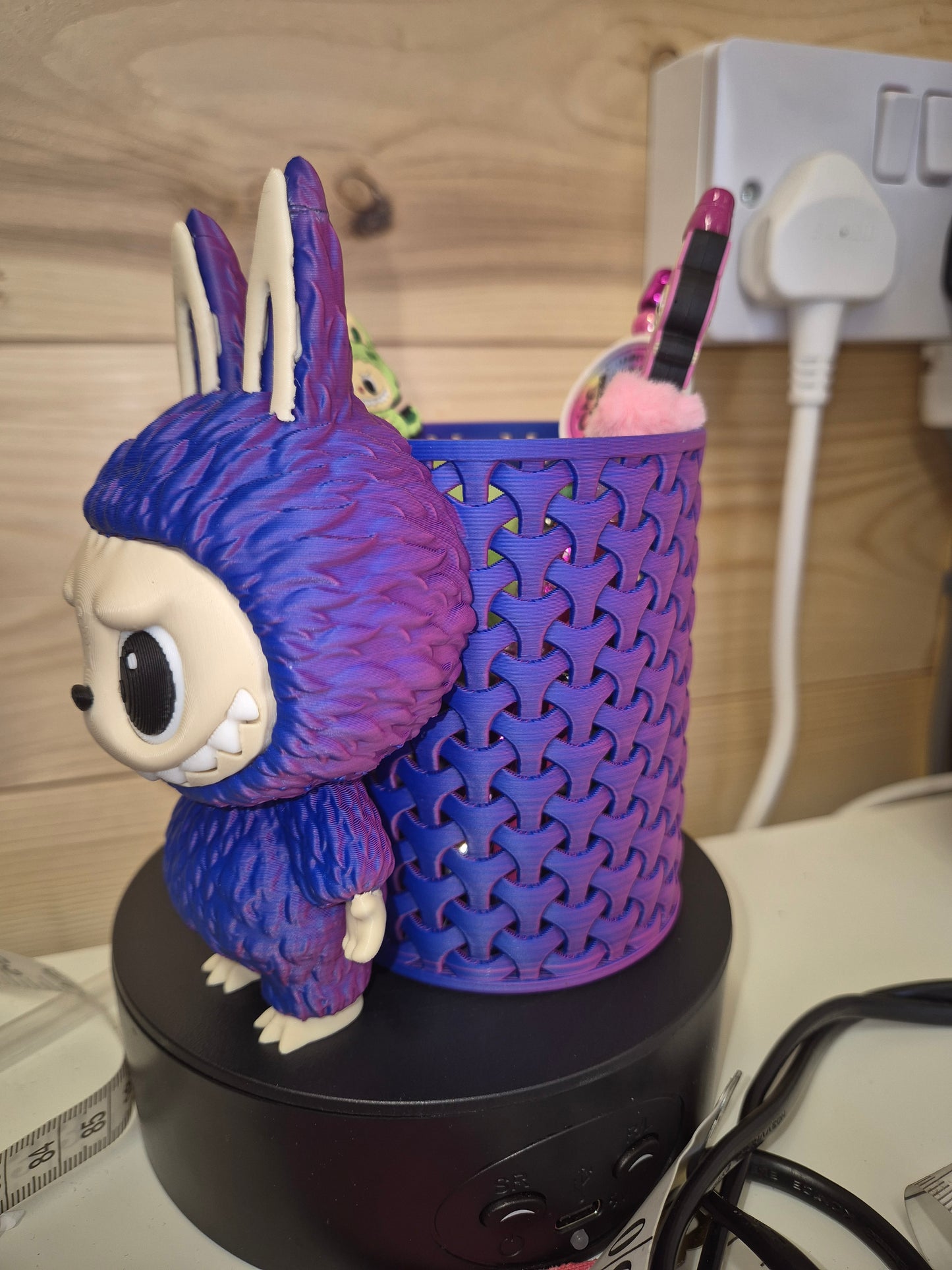 Labubu pen pot